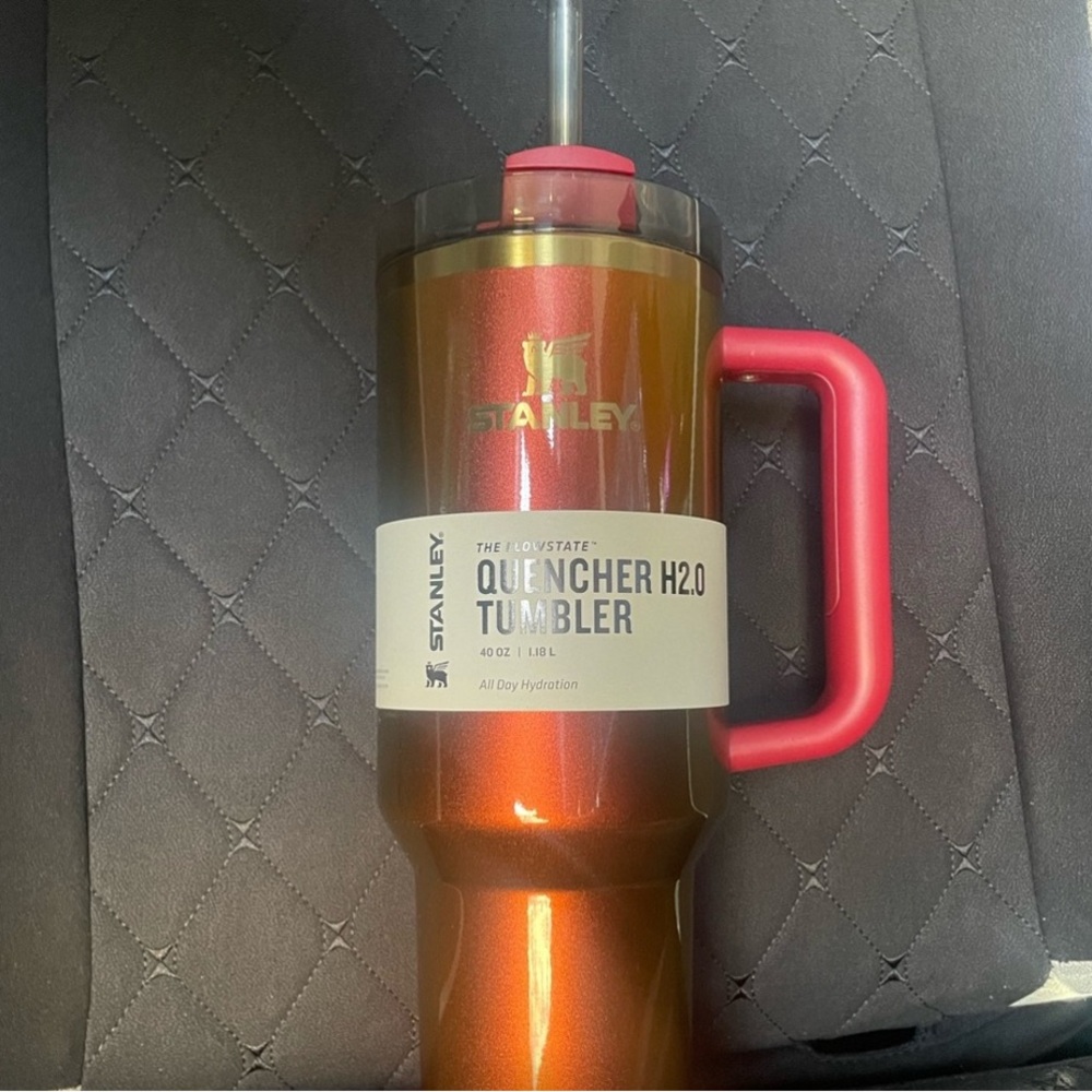 Stanley Quencher H2.0 Tumbler - Metallic Red and Gold